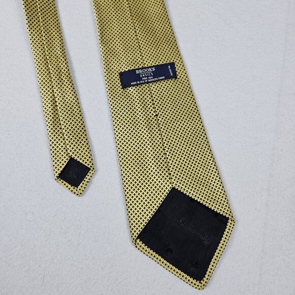 Brooks Brothers Silk Tie Made in the USA Navy Gold Diamond Dot Geometric Wedding - Picture 2 of 9